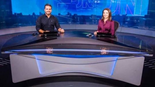 Representando MT a jornalista Luzimar apresenta o Jornal Nacional deste sábado 
