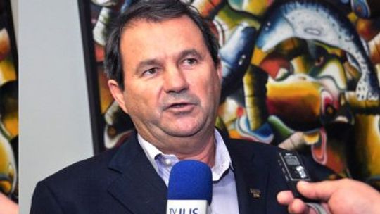 Prefeito de Cáceres avalia candidatura ao Senado