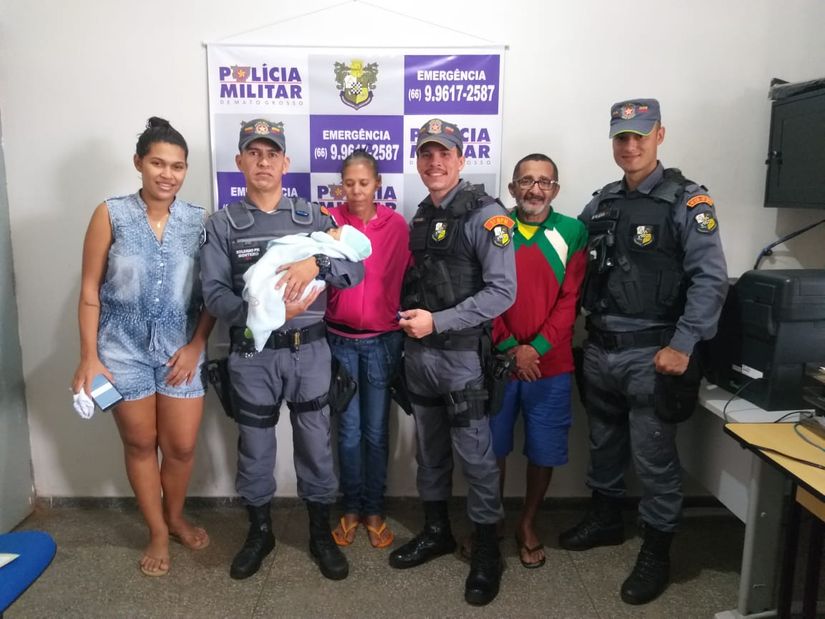 Policiais militares salvam bebê de 1 mês que havia se engasgado