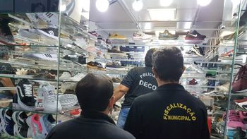 Mais de 600 calçados são apreendidos em operação contra à pirataria