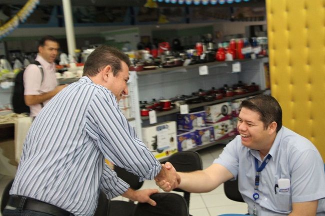 Rodrigo da Zaeli inicia campanha com reuniões e adesivagem em carros