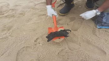 A Marinha recolheu resíduos de óleo no litoral de quatro praias do Rio de Janeiro
