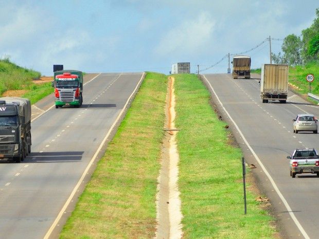 Tráfego em Rondonópolis é alterado para avanço de duplicação