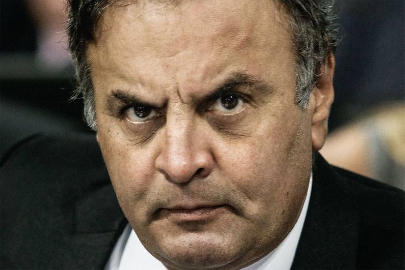 Aécio Neves se mantém licenciado, mas diz que não renuncia à presidência do PSDB