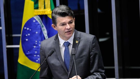 Medeiros endossa embate contra decisão do STF de afastar Aécio