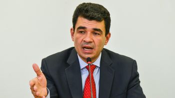 Tido como estrela, secretário sai ofuscado