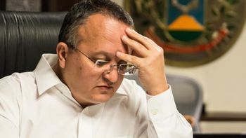Abalado, Taques planeja sair da política