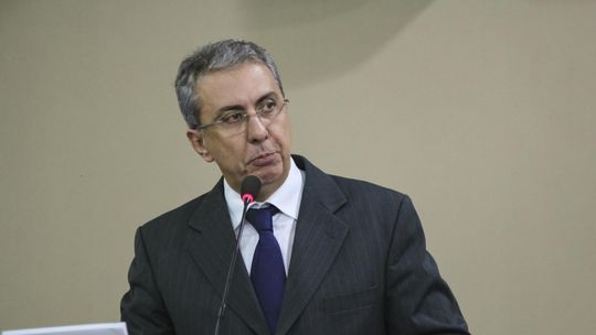 Deputado quer proibir contratação de empresas inadimplentes junto ao Estado