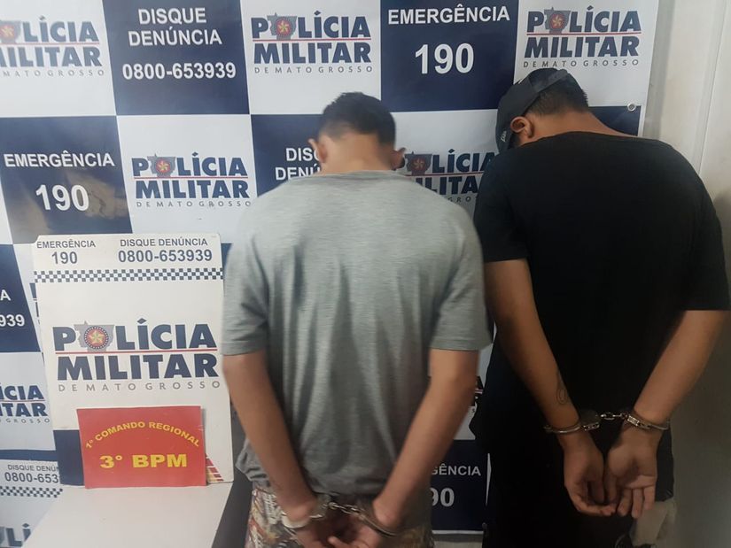 Adolescentes são detidos ao tentar roubar carro com faca