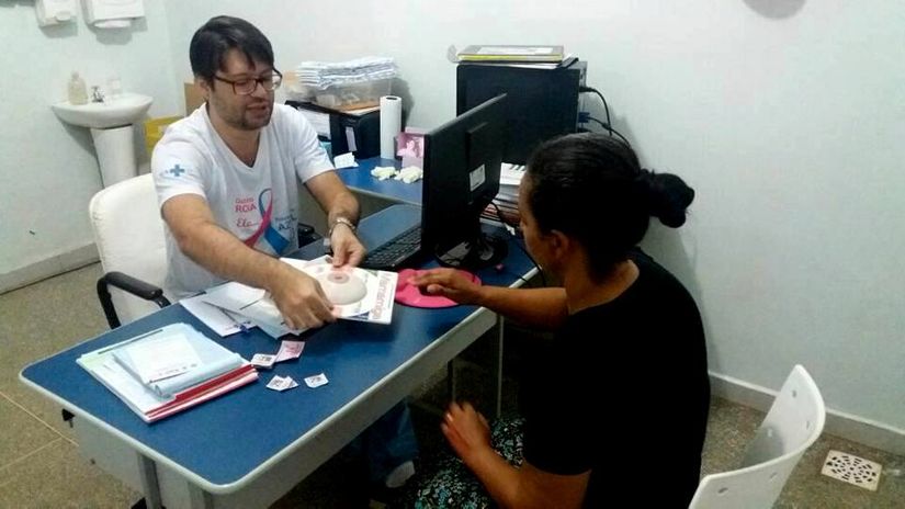 Campanha de prevenção Outubro Rosa realiza cerca de 1.400 atendimentos 