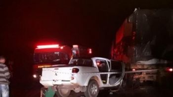 Acidente entre carreta e caminhonete mata professora e deixa 5 feridos em MT