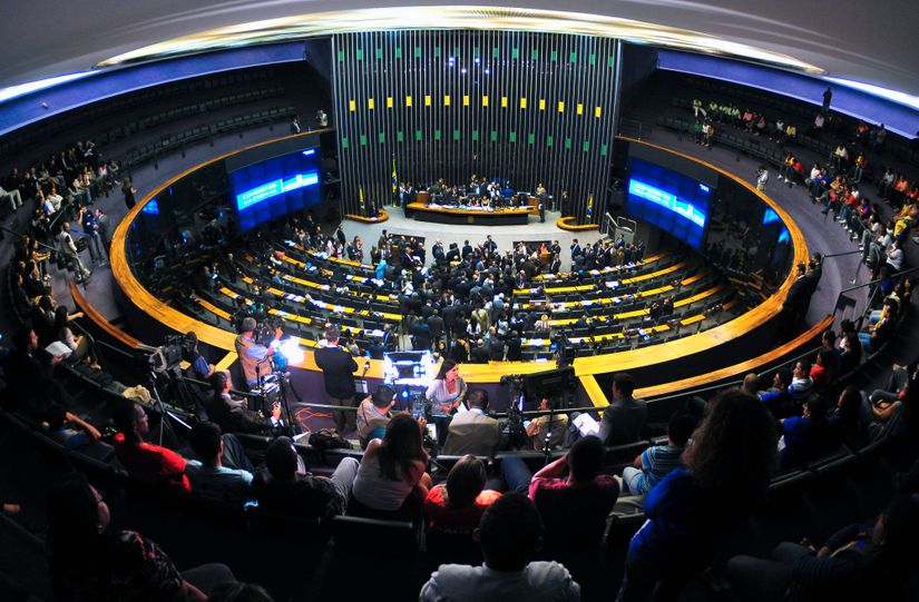 Plenário pode votar projeto sobre dívida dos estados nesta segunda-feira