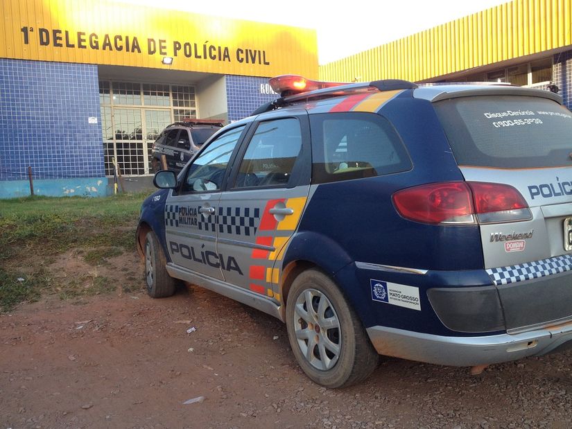 Caminhonete de empresa é roubada e abandonada por causa de rastreador