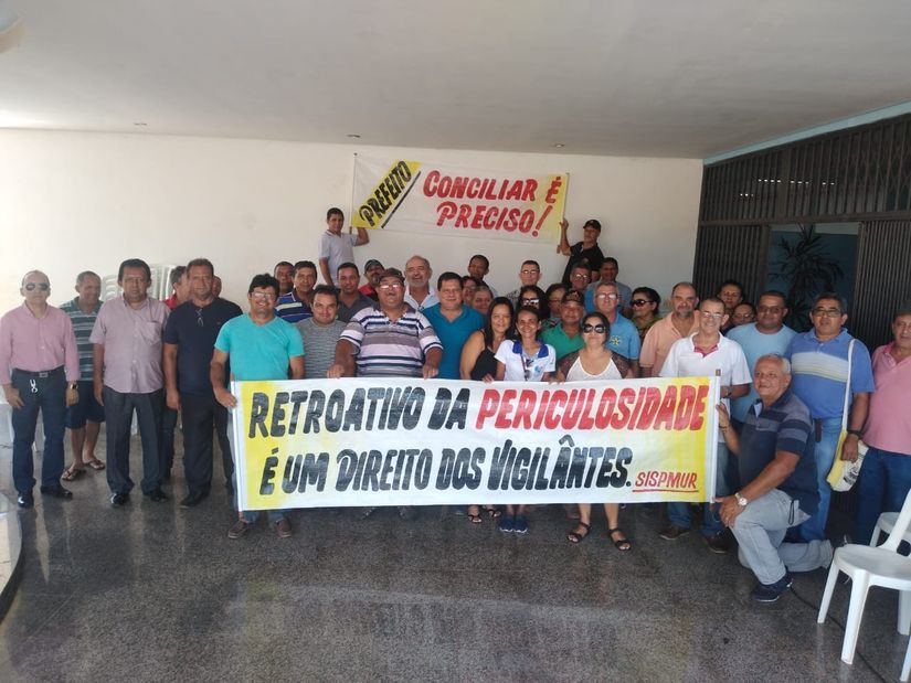 Vigilantes da prefeitura protestam por pagamento de retroativo de periculosidade