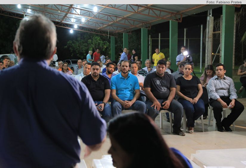 Candidato reúne colaboradores da campanha para palestra motivacional