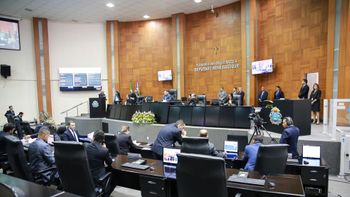 Deputados aprovam PEC que veta substitutos de disputar comando do TCE
