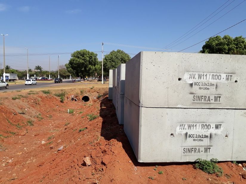 Avenida dos Estudantes e W11 são beneficiadas com aduelas para sistema de drenagem