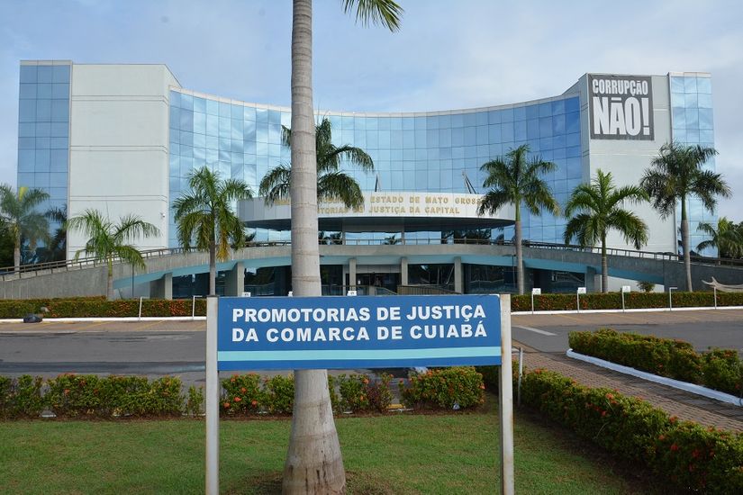 Justiça manda prender 3 vereadores, afastar prefeito e legisladores do cargo e bloquear bens