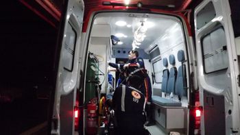Motorista perde controle de carro e capota no Anel Viário