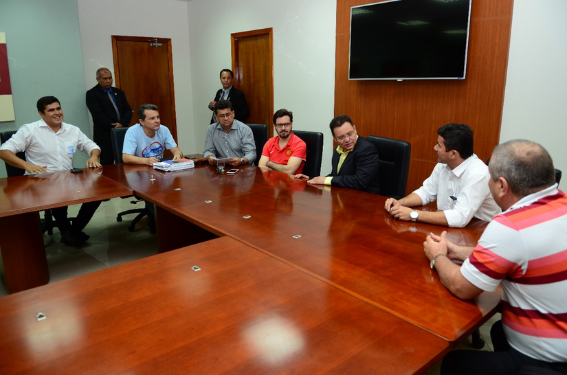 Botelho esclarece sobre tramitação de PEC a representantes do Fórum Sindical