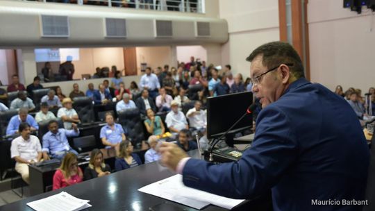 Botelho critica fala de diretor da Energisa e exige respeito para a população e deputados
