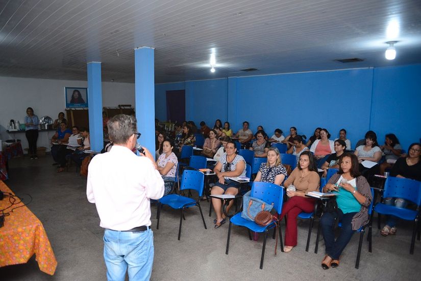 Capacitação debateu maneiras de lidar com a diversidade de raça e gênero em sala de aula