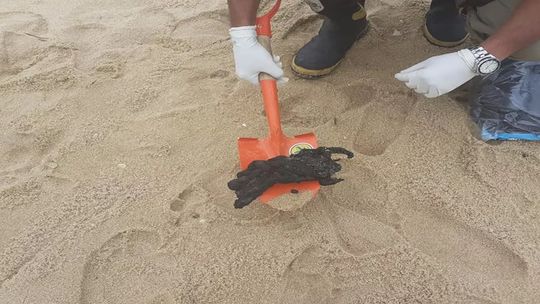 A Marinha recolheu resíduos de óleo no litoral de quatro praias do Rio de Janeiro