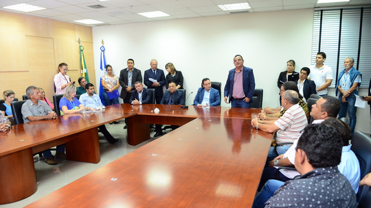 Botelho dá posse à diretoria da Aslem e destaca integração