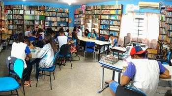 Para estimular a leitura e pesquisa, escola de MT tem biblioteca funcionando o dia todo