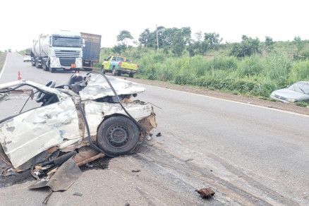 Colisão entre 4 veículos deixa um motorista morto e duas pessoas feridas na BR-364