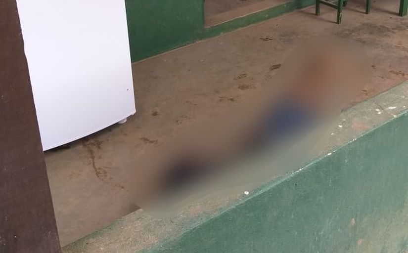 Jovem é encontrado morto em alojamento após suposto roubo 