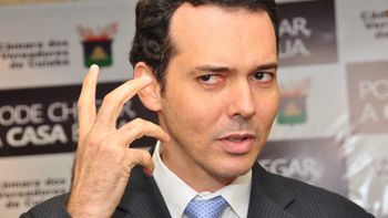 'Condução coercitiva' e 'PT' parece mistura homogênea