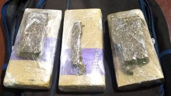 Menor é flagrado com tabletes de maconha ao descer de ônibus