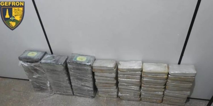 Suspeito é baleado ao entrar em confronto com a Polícia e mais 100 Kg de droga é apreendida