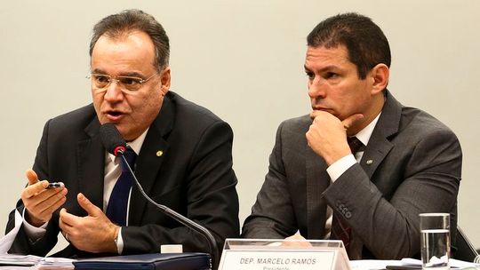 Congresso promulga emenda que permite acúmulo de cargo por militares