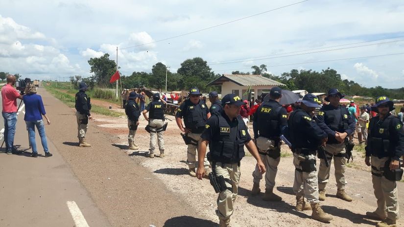 MST bloqueia rodovia próximo a Jaciara
