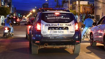 Suspeitos são detidos com objetos roubados após vítima rastrear celular