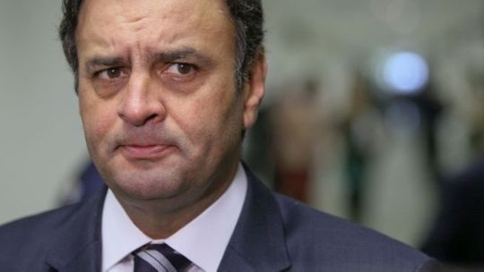 Aécio pede ao Supremo liminar para suspender seu afastamento