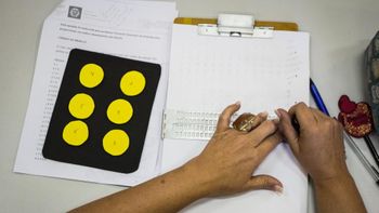 Seduc oferece aulas de braile para professores da rede regular de ensino
