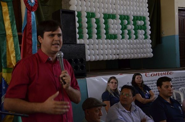 Thiago Silva participa de reunião assentados 