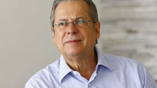 José Dirceu tem até 17h para se entregar à Polícia Federal