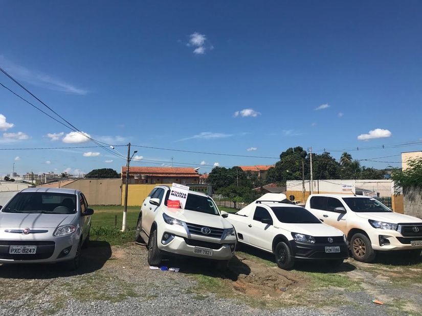 PM recupera quatro veículos roubados avaliados em mais de 450 mil em barracão