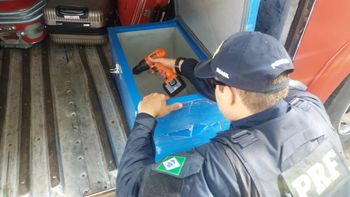 Garota é flagrada em ônibus com 10 kg de pasta base de cocaína