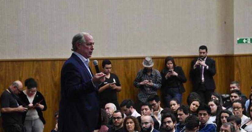 Em palestra, Ciro diz que Lula é um encantador de serpentes e não tem escrúpulo