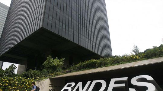 BNDES suspende leilão de distribuidoras da Eletrobras