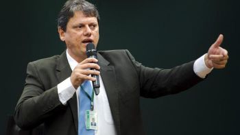 Governo quer dobrar transporte de carga por ferrovias, diz ministro