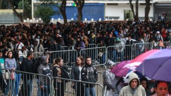 Com economia patinando, renda do brasileiro deve ficar estagnada este ano