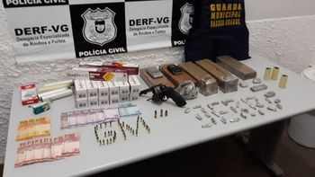 Traficante é flagrado com drogas, armas e munições durante ação integrada