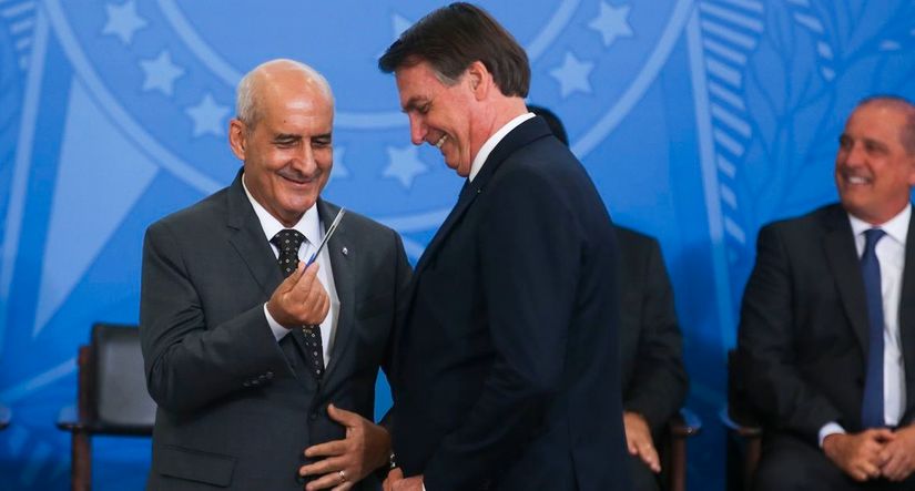 Toma posse ministro da Secretaria de Governo