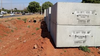 Avenida dos Estudantes e W11 são beneficiadas com aduelas para sistema de drenagem